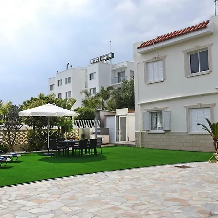 Bobby's Beach House Larnaca